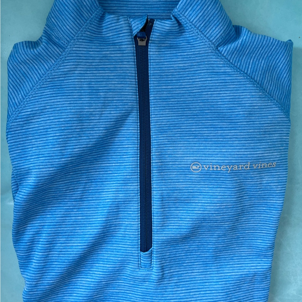 Vineyard Vines Blue Patterned Performance Top Nwt - image 1